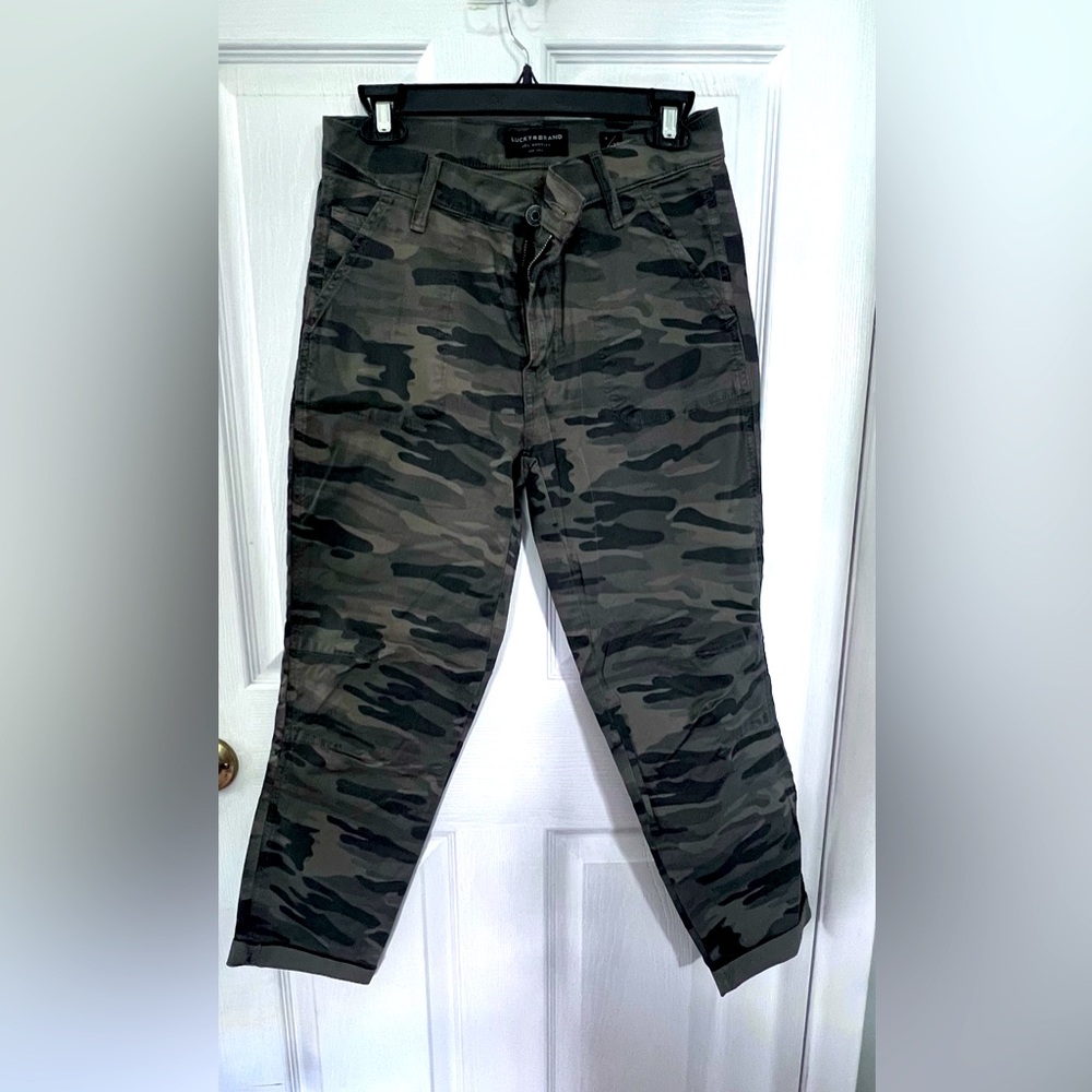 Lucky Camo Cropped Cargo pants
